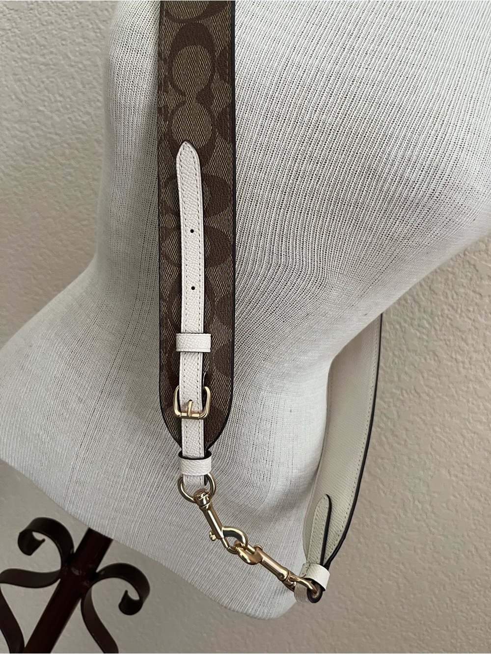 Coach Signature Leather Crossbody Strap in Brown and chalk with Gold Hardware